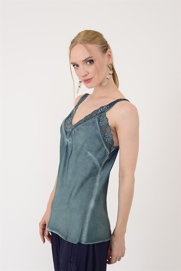 21336 V YAKA ASKILI DANTELLİ BLUZ