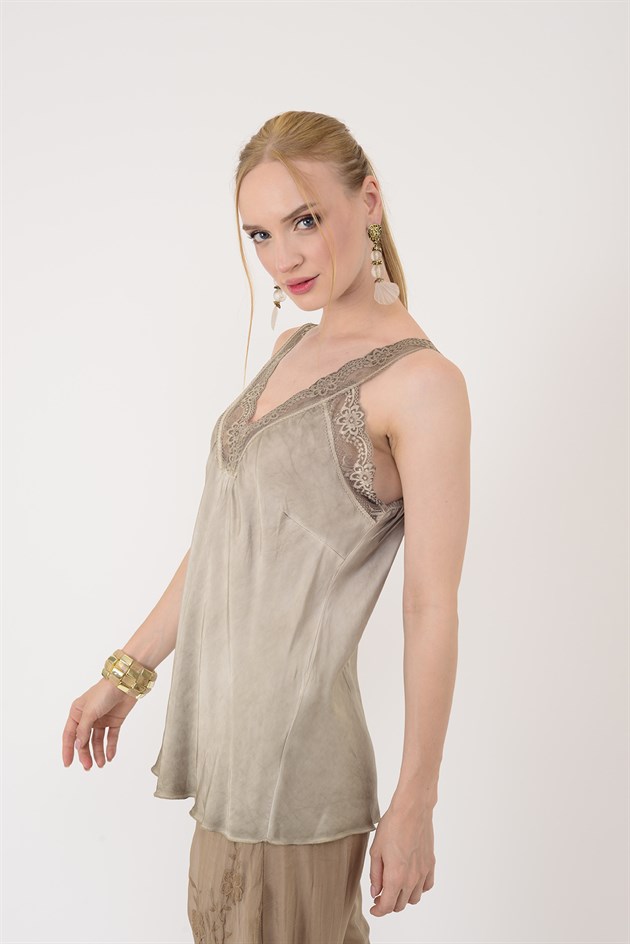 21336 V YAKA ASKILI DANTELLİ BLUZ