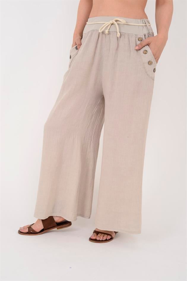 21425 DÜĞME DETAYLI KEMERLİ KETEN PANTOLON