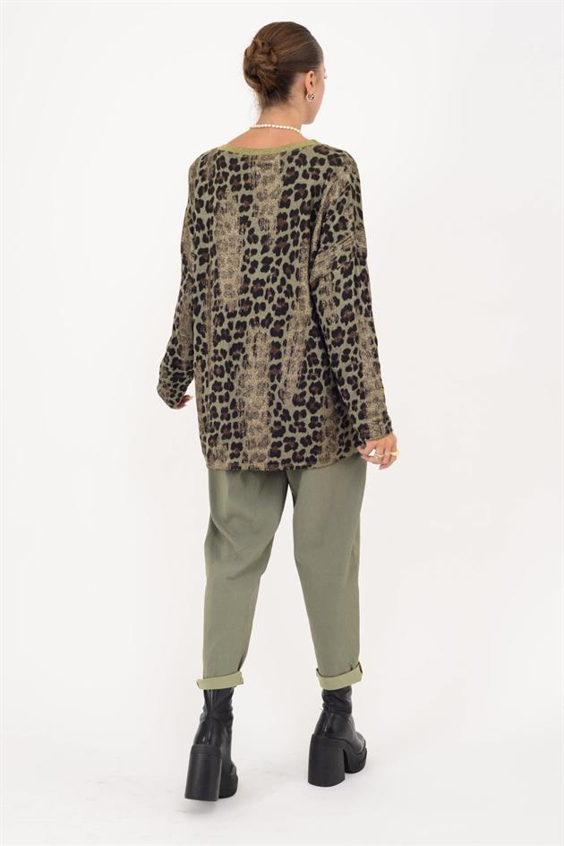 21812 LEOPAR DESENLİ V YAKA YALDIZLI TRİKO