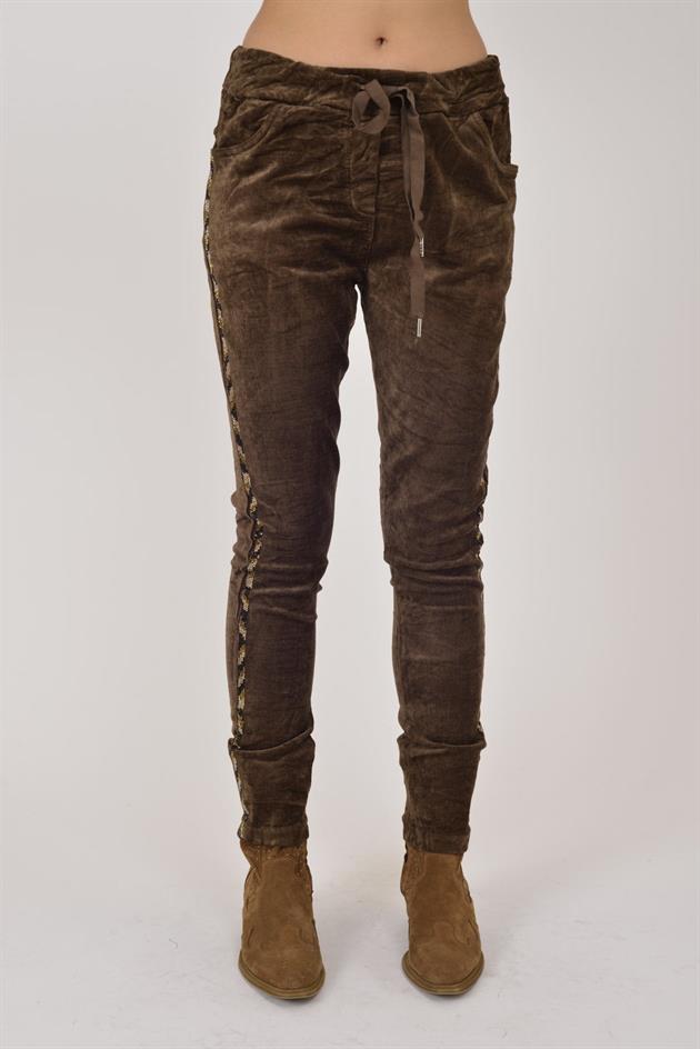 6175 TAŞ ŞERİT DETAYLI FİTİLLİ KADİFE PANTOLON