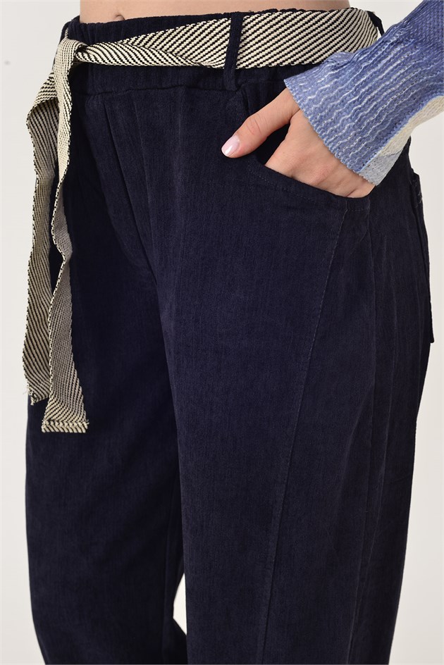 22556 BORU PAÇA KEMERLİ FİTİLLİ KADİFE PANTOLON