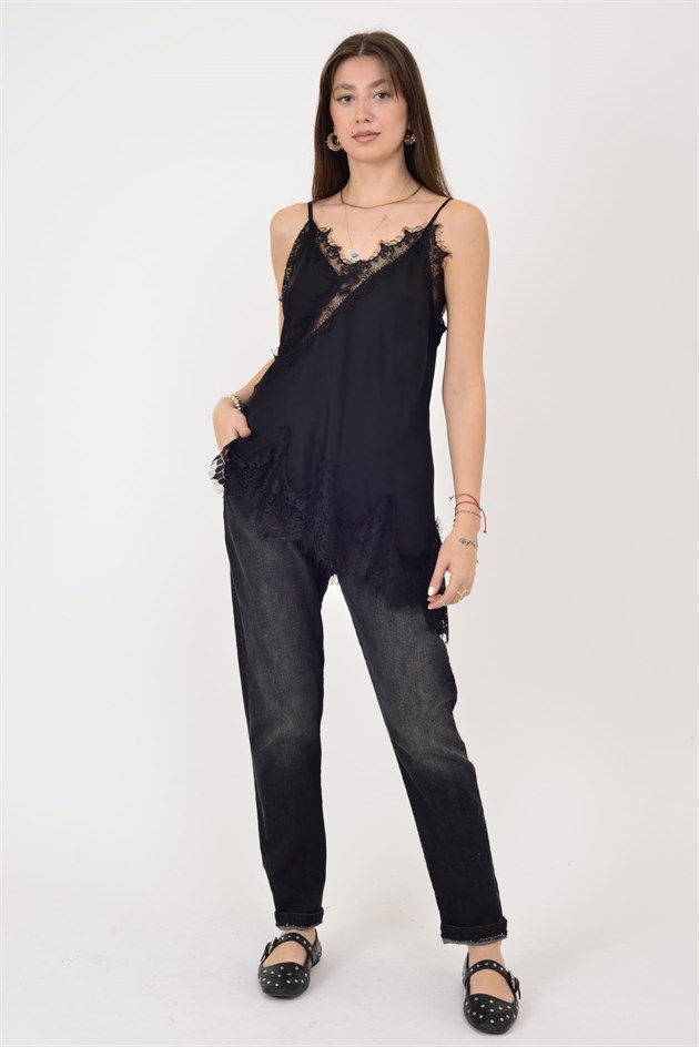 23408 ASKILI DANTEL DETAYLI ASİMETRİK SATEN BLUZ