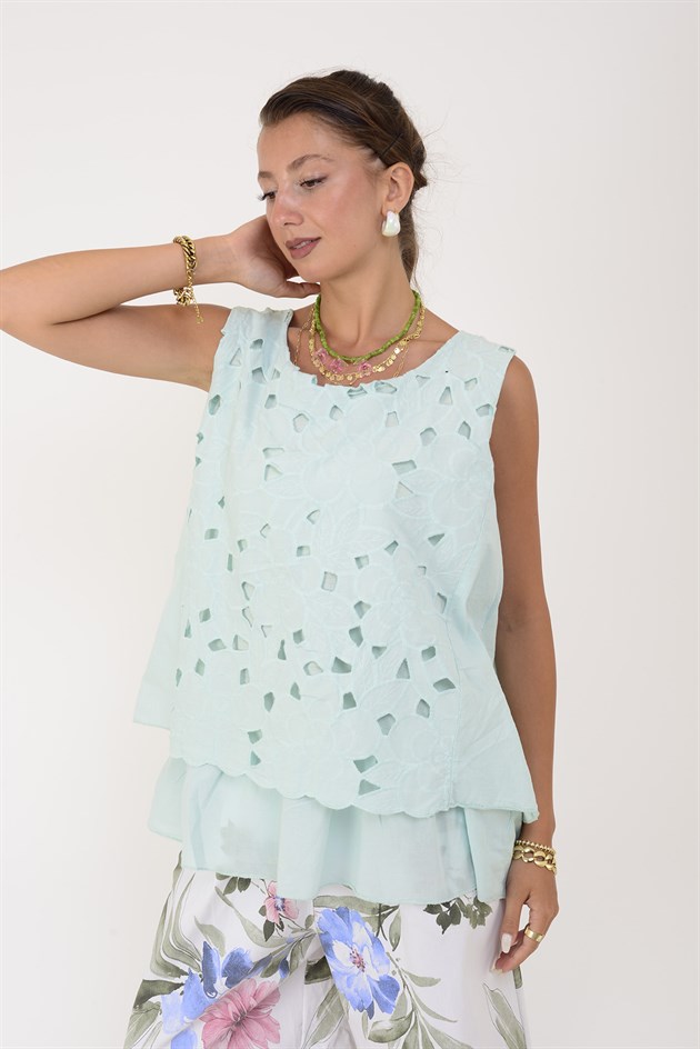26203 FİSTOLU DESENLİ KOLSUZ BLUZ