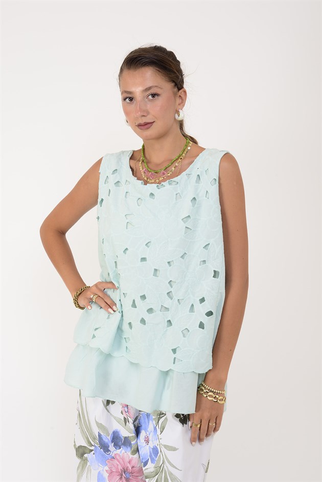 26203 FİSTOLU DESENLİ KOLSUZ BLUZ