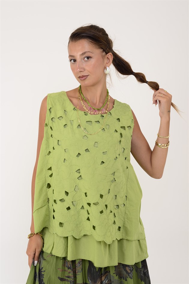 26203 FİSTOLU DESENLİ KOLSUZ BLUZ