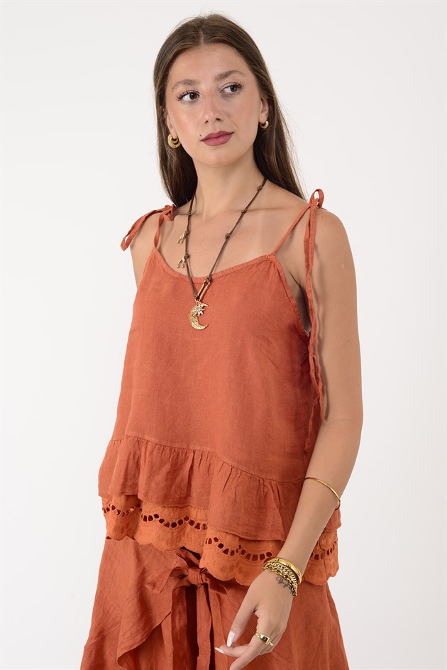26509 FİSTO DETAYLI ASKILI KETEN BLUZ
