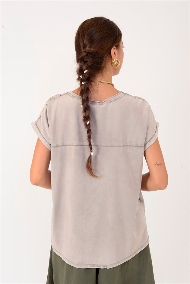 26527 AJUR DETAYLI KISA KOLLU BLUZ