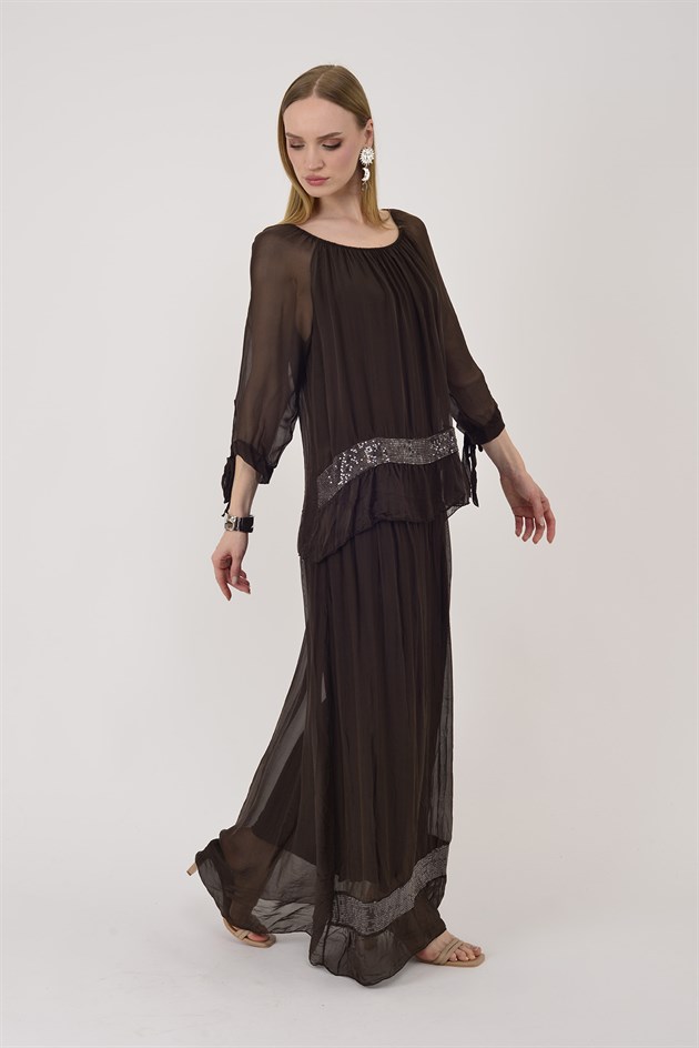 3845 MADONNA YAKA PAYET DETAY İPEK ELBİSE