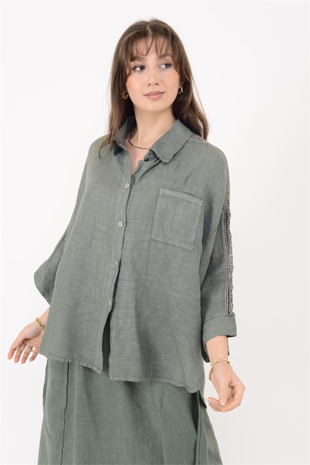 4451 OMUZLARI FİSTO DETAYLI KETEN GÖMLEK