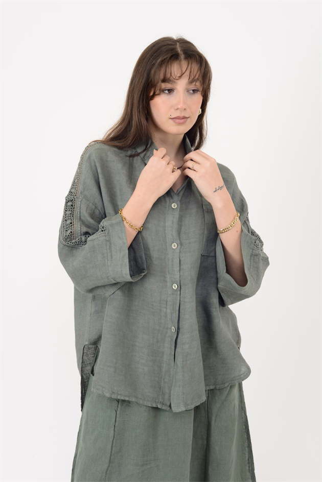 4451 OMUZLARI FİSTO DETAYLI KETEN GÖMLEK