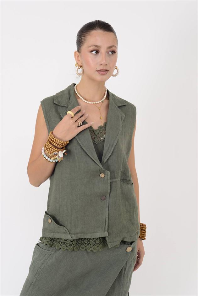 5157 ASİMETRİK KESİM DÜĞME DETAYLI KETEN YELEK BLUZ