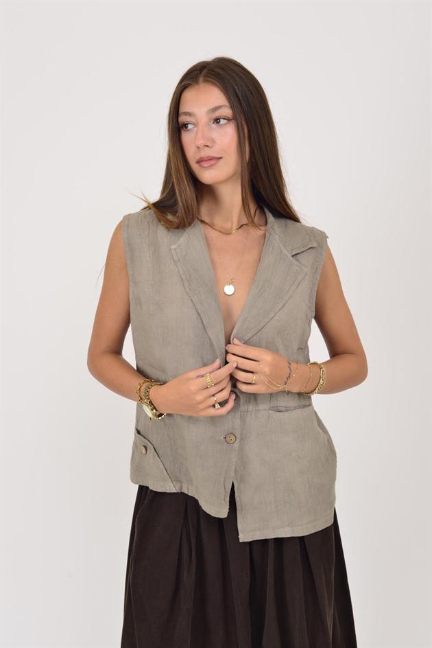 5157 ASİMETRİK KESİM DÜĞME DETAYLI KETEN YELEK BLUZ