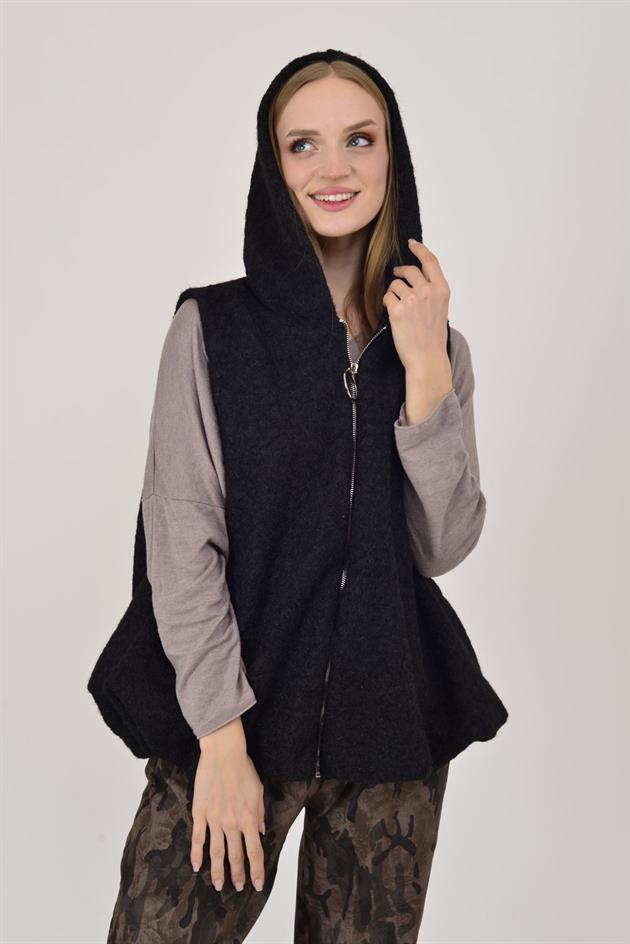60909 KAPÜŞON DETAYLI KEÇE YELEK