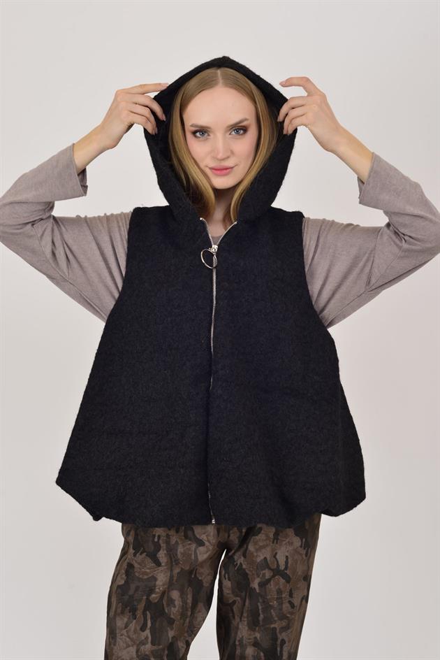 60909 KAPÜŞON DETAYLI KEÇE YELEK