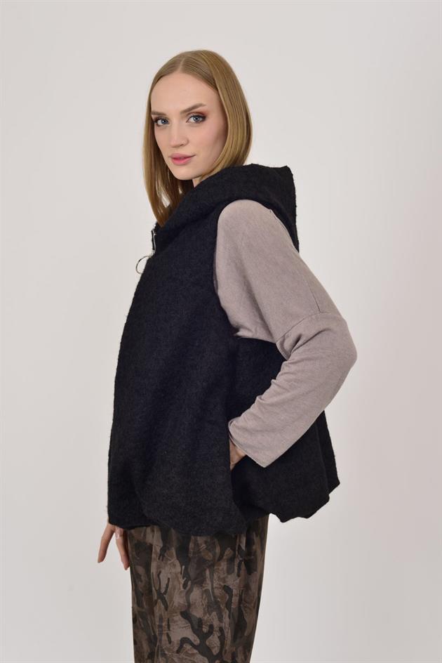 60909 KAPÜŞON DETAYLI KEÇE YELEK