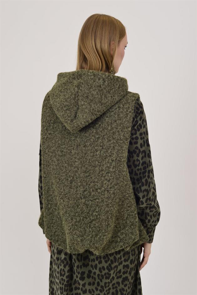 60909 KAPÜŞON DETAYLI KEÇE YELEK