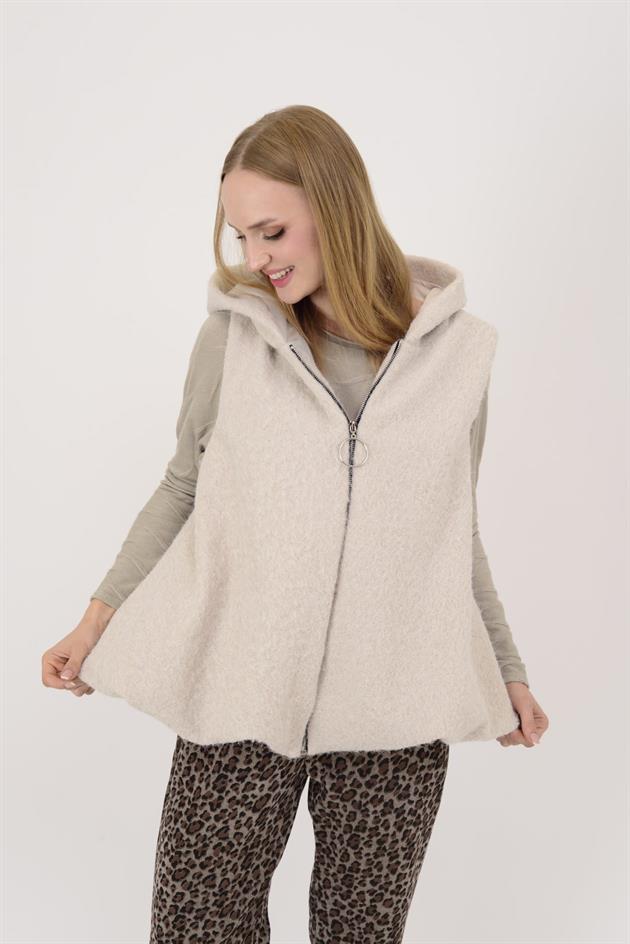 60909 KAPÜŞON DETAYLI KEÇE YELEK