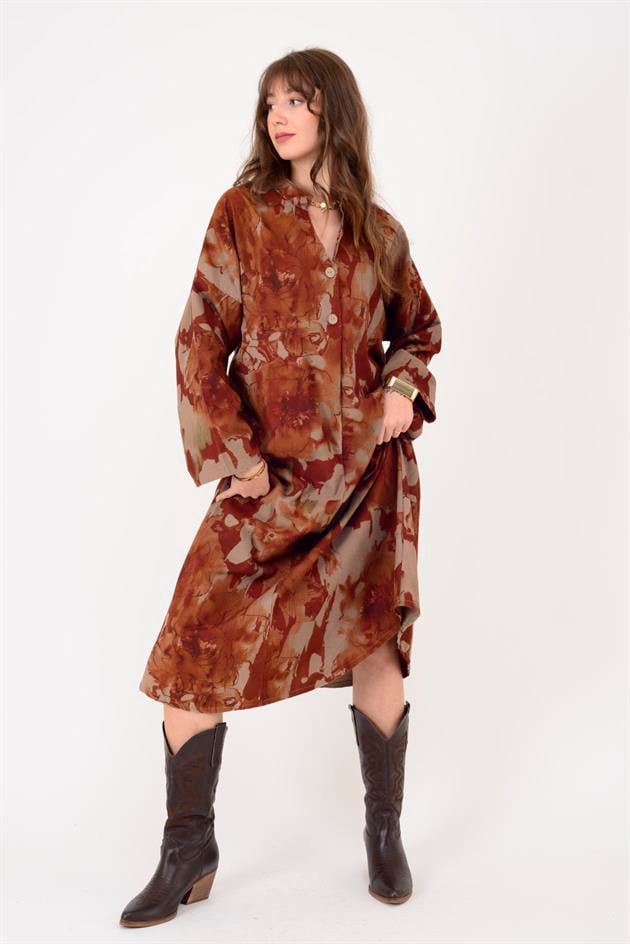 61051 LOVA BATİK ÇİÇEK DESENLİ FİTİLLİ KADİFE ELBİSE