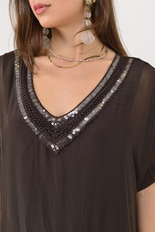 7095 PAYET DETAYLI V YAKA KAT KAT İPEK ELBİSE