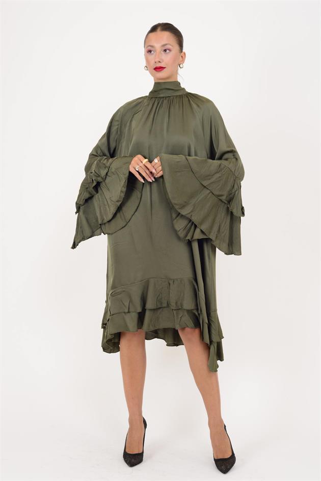 72395 VOILA BOĞAZLI SIRTI FİYONK DETAYLI SATEN ELBİSE