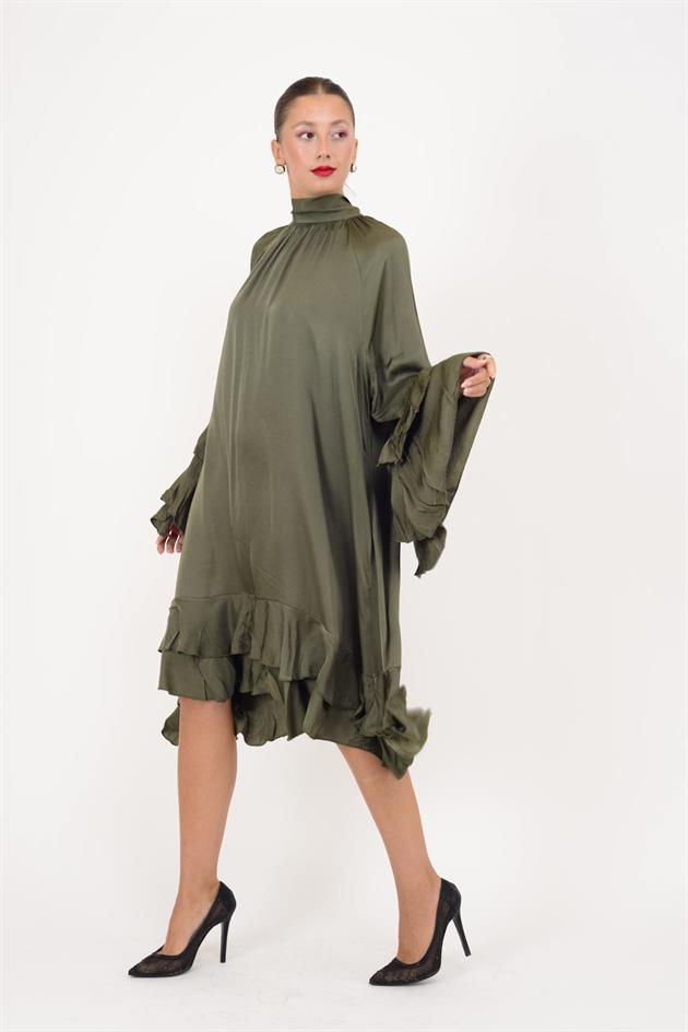 72395 VOILA BOĞAZLI SIRTI FİYONK DETAYLI SATEN ELBİSE