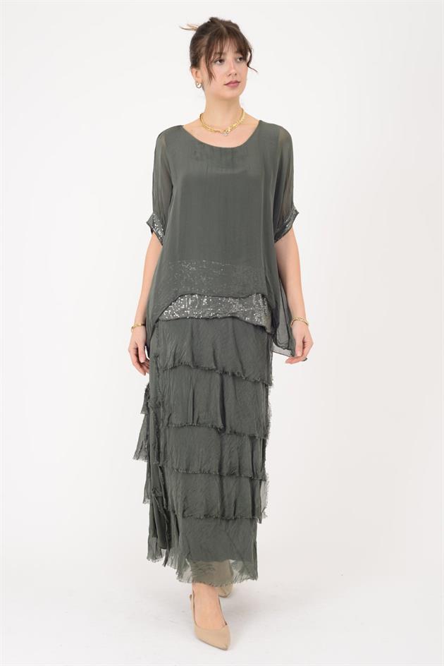 7266 YARASA KOL PAYET DETAYLI KAT KAT İPEK ELBİSE