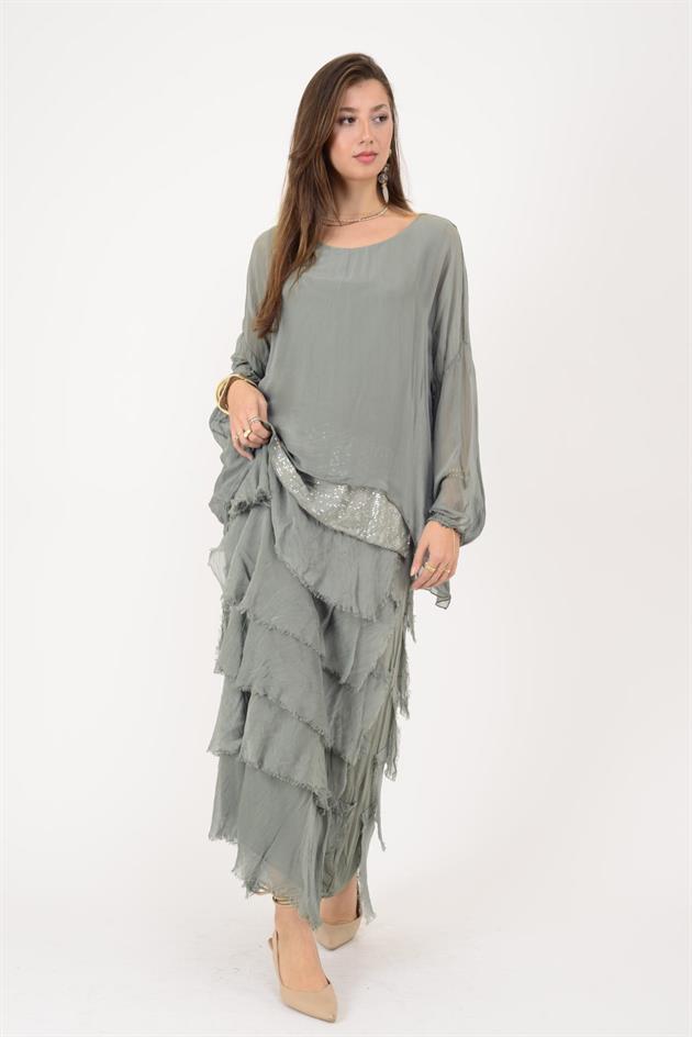 7509 PUL DETAYLI UZUN KOL KAT KAT İPEK ELBİSE