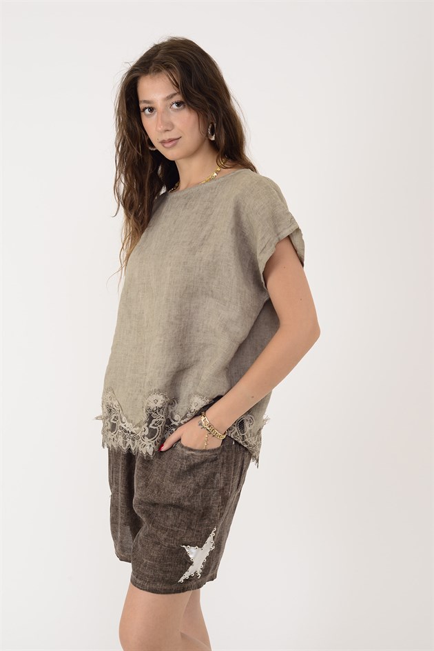 81674 DANTEL DETAYLI KISA KOL KETEN BLUZ