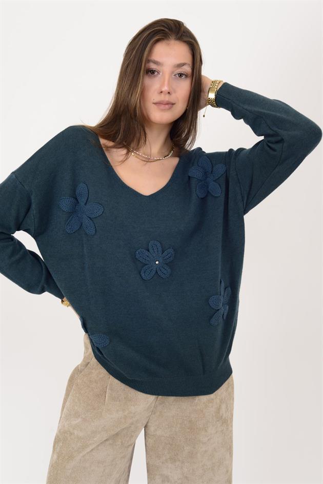8507 ÇİÇEK KABARTMALI V YAKA TRİKO