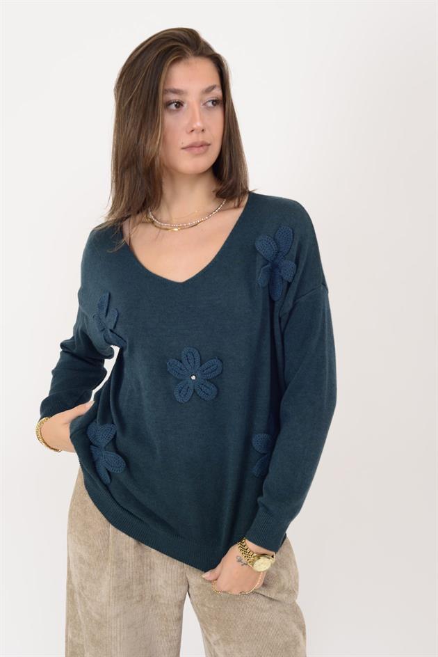 8507 ÇİÇEK KABARTMALI V YAKA TRİKO