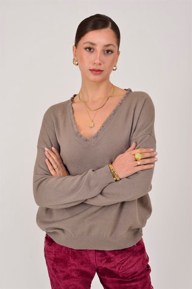 8599 FARBALALI V YAKA TRİKO BLUZ