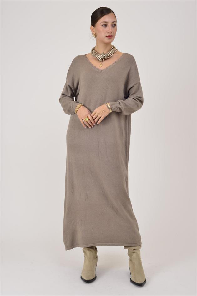 8612 IDOL SIRTI FİYONK DETAYLI YAKASI DANTELLİ TRİKO ELBİSE