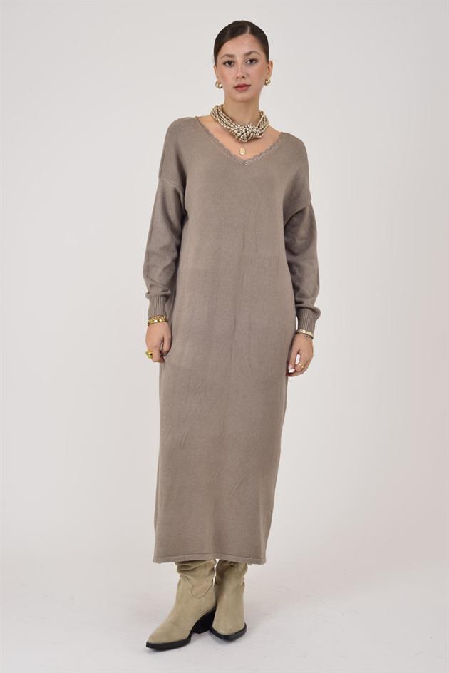 8612 IDOL SIRTI FİYONK DETAYLI YAKASI DANTELLİ TRİKO ELBİSE