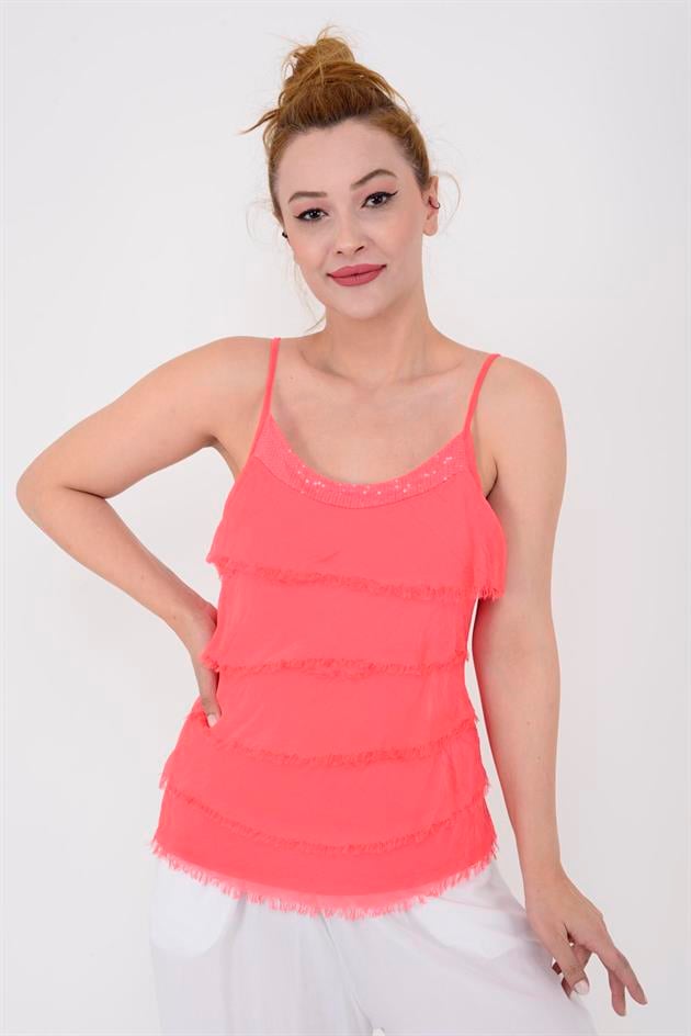 8689 YAKASI PAYETLİ KAT KAT ASKILI İPEK BLUZ