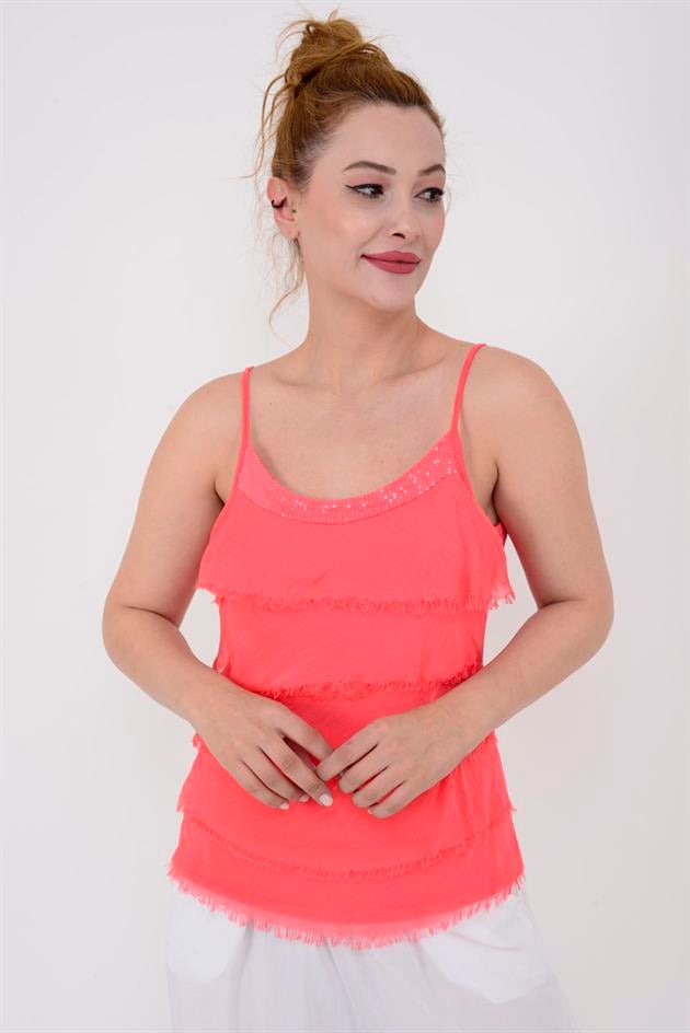 8689 YAKASI PAYETLİ KAT KAT ASKILI İPEK BLUZ