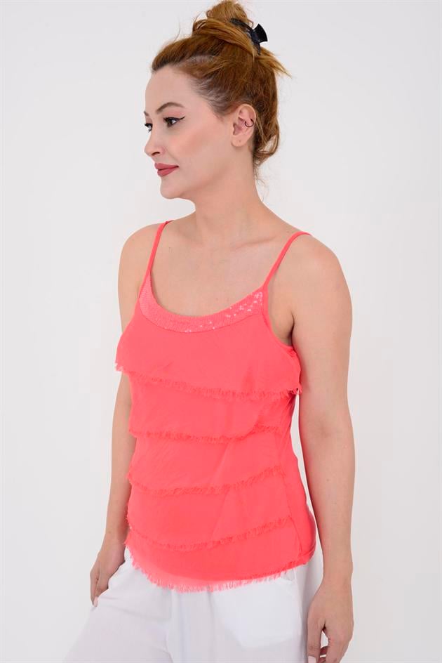 8689 YAKASI PAYETLİ KAT KAT ASKILI İPEK BLUZ