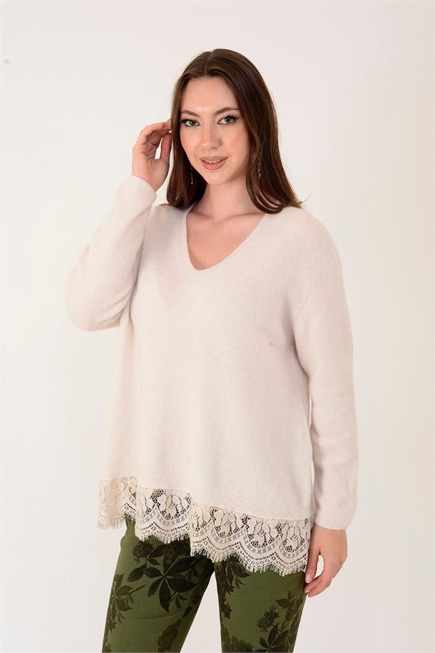 8883 V YAKA DANTEL DETAYLI TRİKO BLUZ