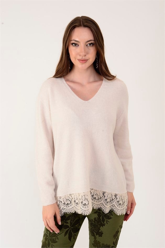 8883 V YAKA DANTEL DETAYLI TRİKO BLUZ
