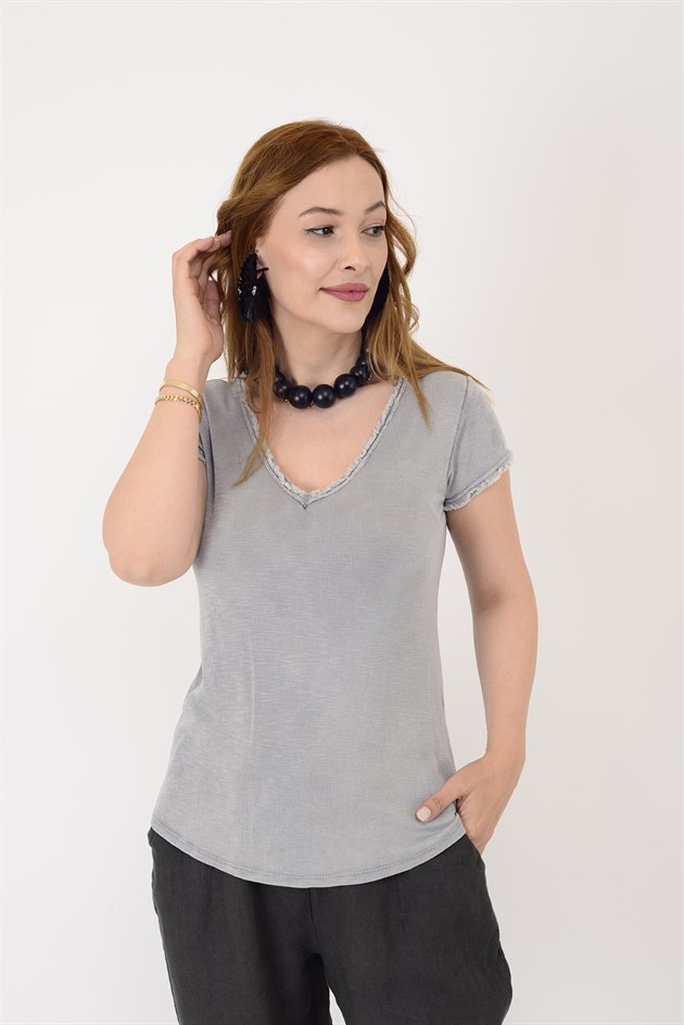 954304 V YAKA TAŞLAMALI T-SHIRT BLUZ