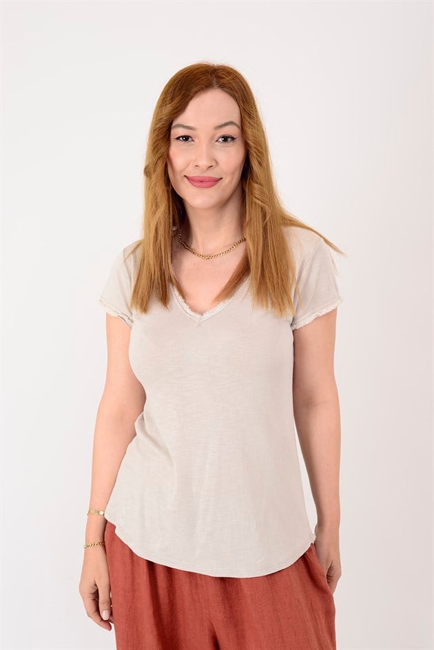 954304 V YAKA TAŞLAMALI T-SHIRT BLUZ