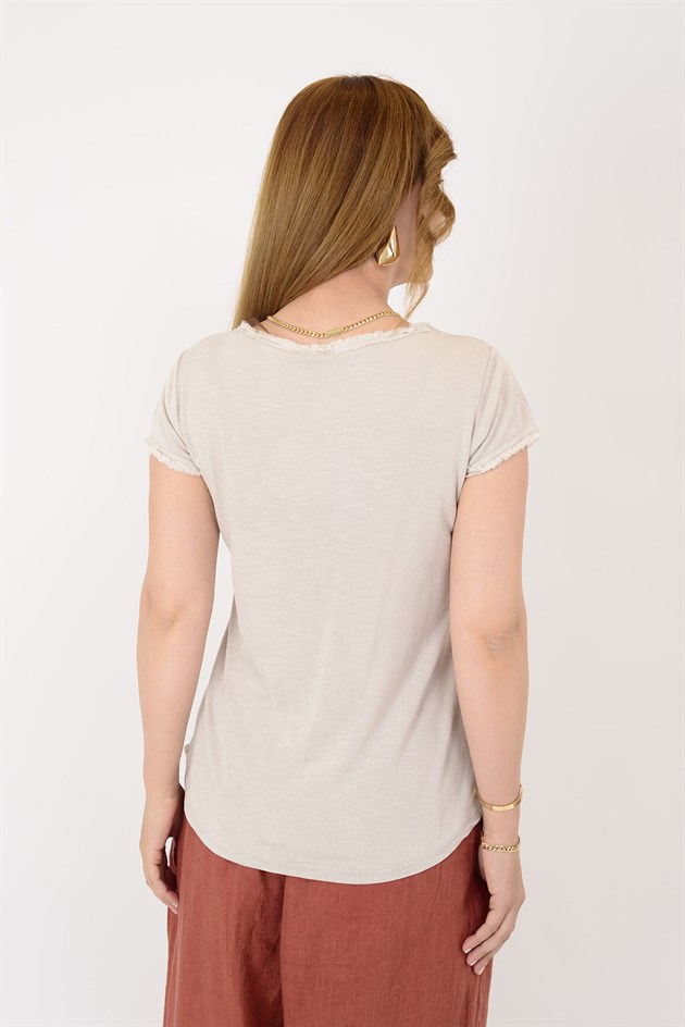 954304 V YAKA TAŞLAMALI T-SHIRT BLUZ