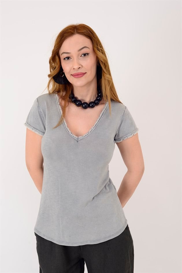 954304 V YAKA TAŞLAMALI T-SHIRT BLUZ