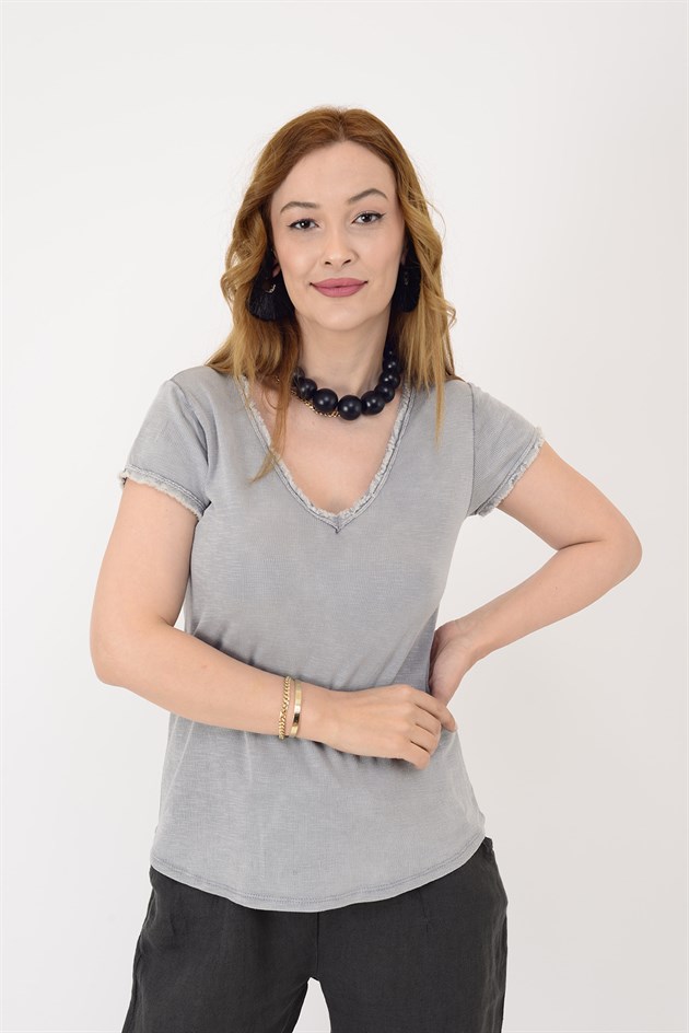 954304 V YAKA TAŞLAMALI T-SHIRT BLUZ