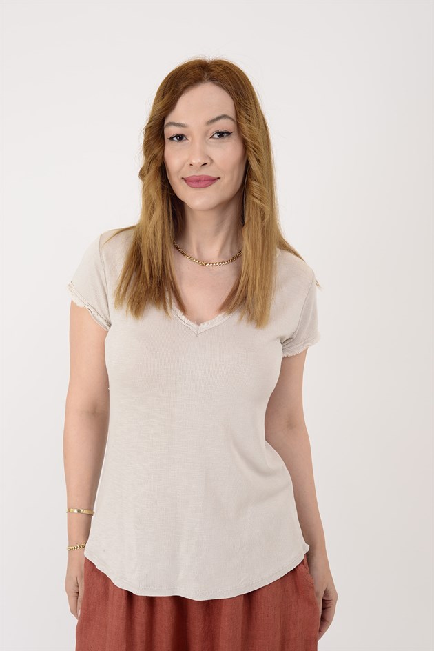 954304 V YAKA TAŞLAMALI T-SHIRT BLUZ