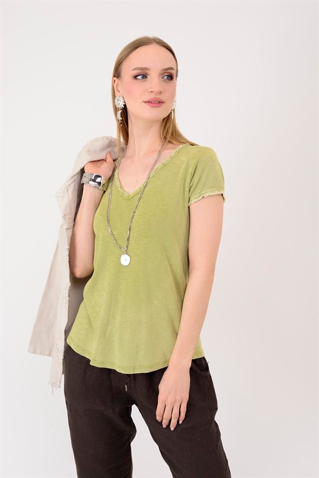 954304 V YAKA TAŞLAMALI T-SHIRT BLUZ