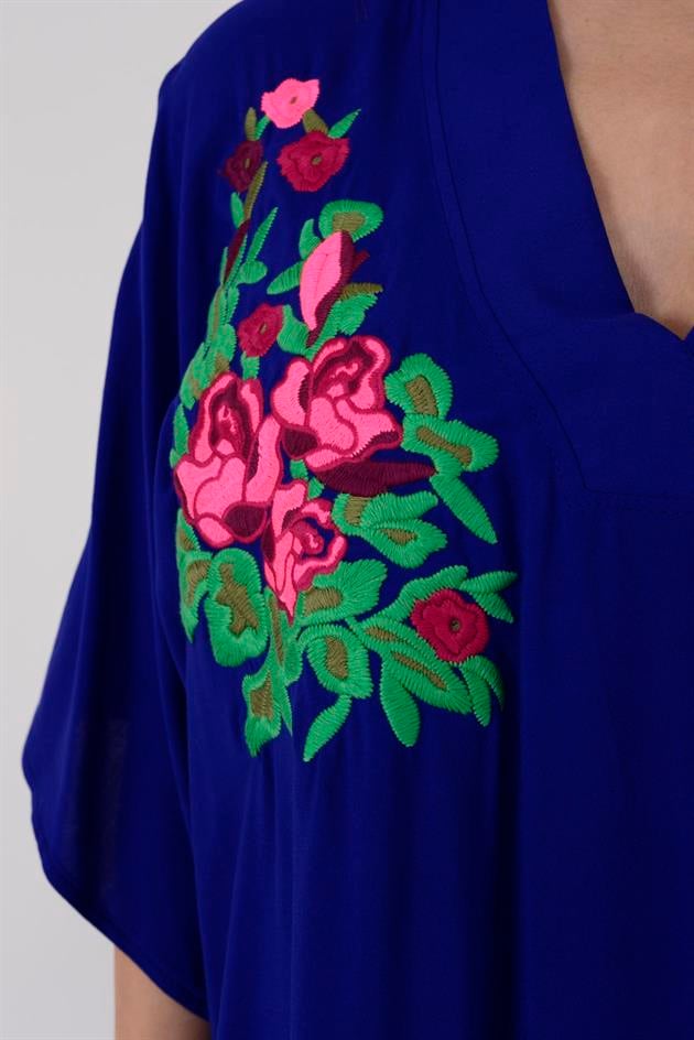 AN10656 NAKIŞ DETAYI V YAKA ELBİSE