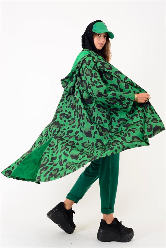 AN10720 LEOPAR DESENLİ BELİ BÜZGÜ DETAYLI YAĞMURLUK