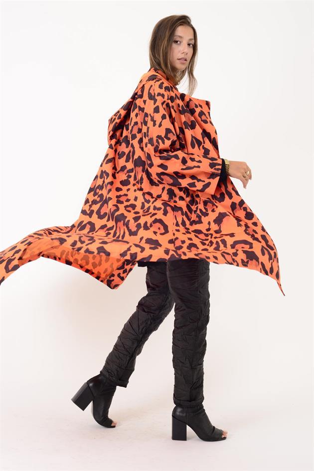AN10720 LEOPAR DESENLİ BELİ BÜZGÜ DETAYLI YAĞMURLUK