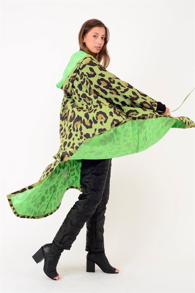 AN10720 LEOPAR DESENLİ BELİ BÜZGÜ DETAYLI YAĞMURLUK